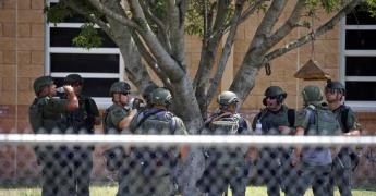 Investigan inacción policial en masacre escolar en Texas