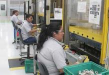En pobreza laboral, 55% en México: Coneval