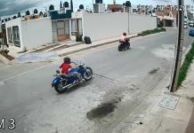 Menores en moto causan temor en Los Morales