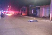 Investiga FGE homicidio de un hombre en la calle Juan del Jarro