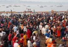 India, sin miedo al virus, realiza masivo festival