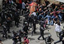 Caos en el funeral de periodista palestina