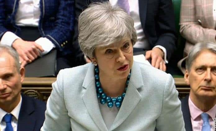 Theresa May, desafiante  frente al Parlamento