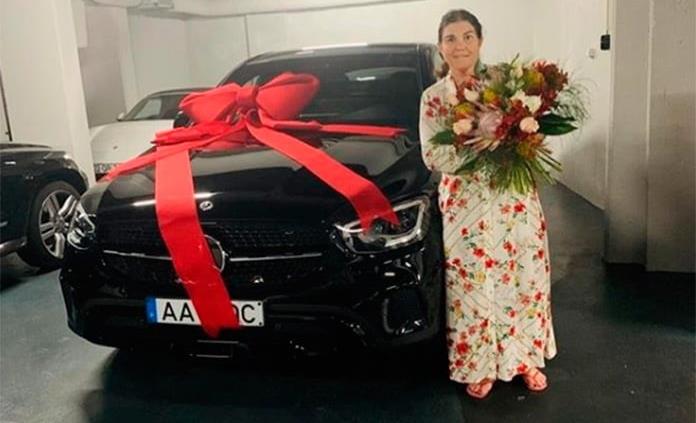 Cristiano Ronaldo regala vehículo de lujo a su mamá