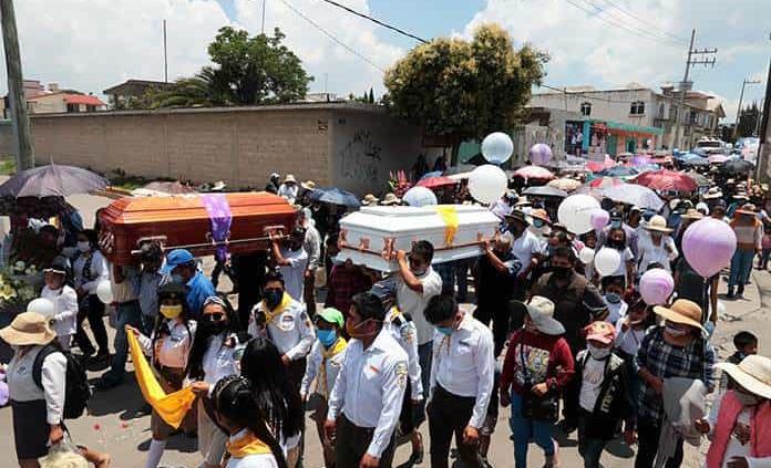 Despiden a madre e hija asesinadas en Puebla
