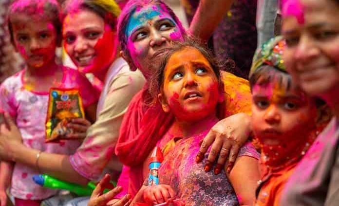 La fiesta de los colores en la India se celebra entre restricciones por el  coronavirus