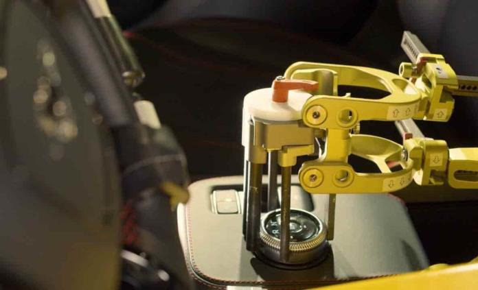 Robots hacen pruebas de manejo para Ford