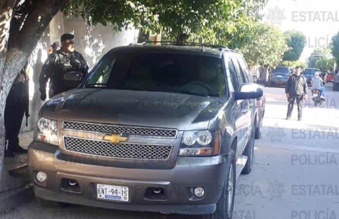 Policía estatal asegura  cuatro vehículos robados; hay un detenido