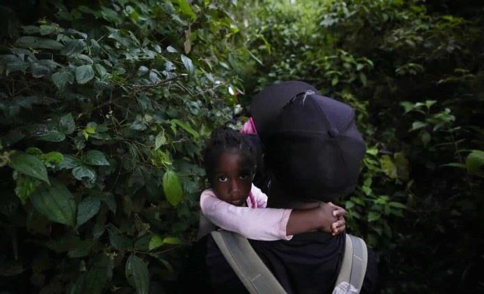 Presidente colombiano pide solución hemisférica para migrantes haitianos