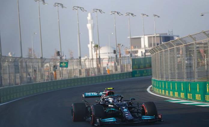 Hamilton por delante de Verstappen en el primer libre del GP de Arabia Saudí