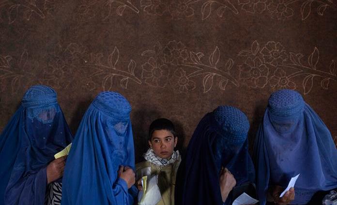 Los talibanes se olvidan del derecho de la mujer a la educación y el trabajo