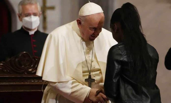 Papa denuncia indiferencia de occidente a migrantes