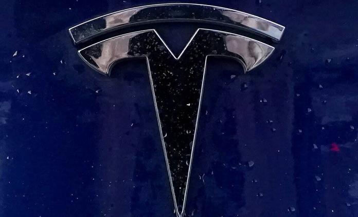 Tesla llama a reparar a autos Model 3 por conexión de cámara