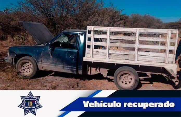 Policías capitalinos recuperan dos autos con reporte de robo