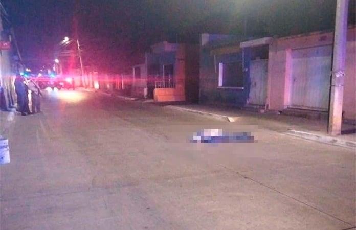 Investiga FGE homicidio de un hombre en la calle Juan del Jarro