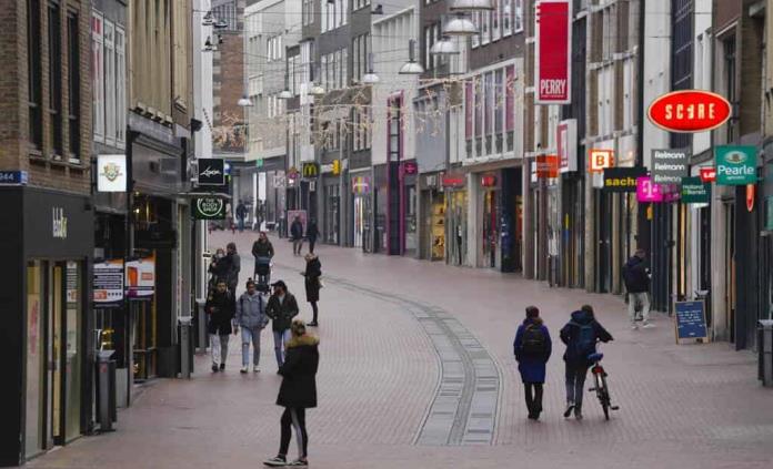 Países Bajos reabre comercios y mantiene cerrada hostelería por contagios