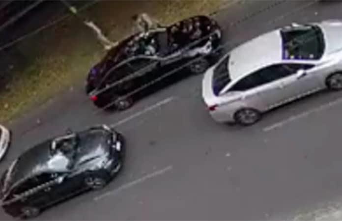 Conductor de auto de lujo choca otro vehículo para evitar asalto 