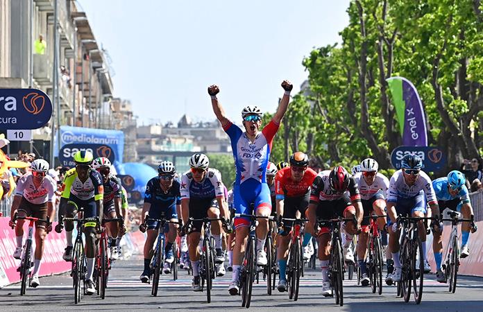 Démare se impone al sprint y López retiene el liderato del Giro de Italia